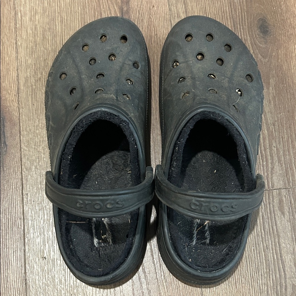 CROCS insulated Black Shoes ! Size 10 - Picture 2 of 6